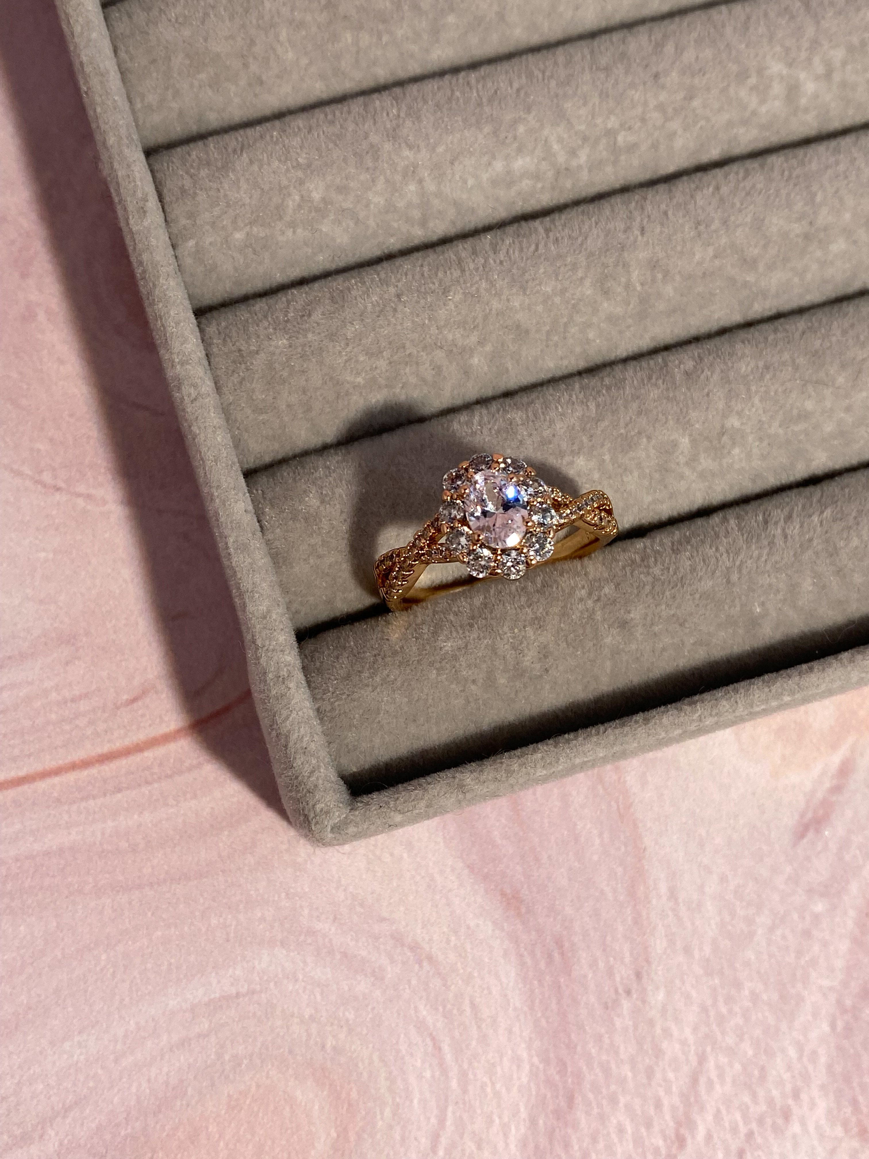 Каблучка із цирконієм