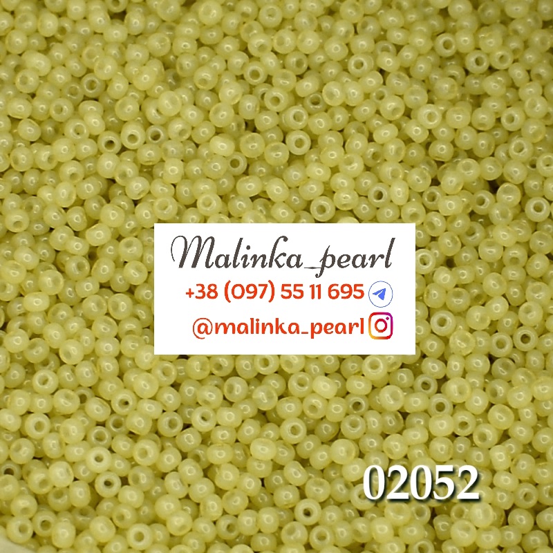 Бісер оливковий, непрозорий, алебастровий