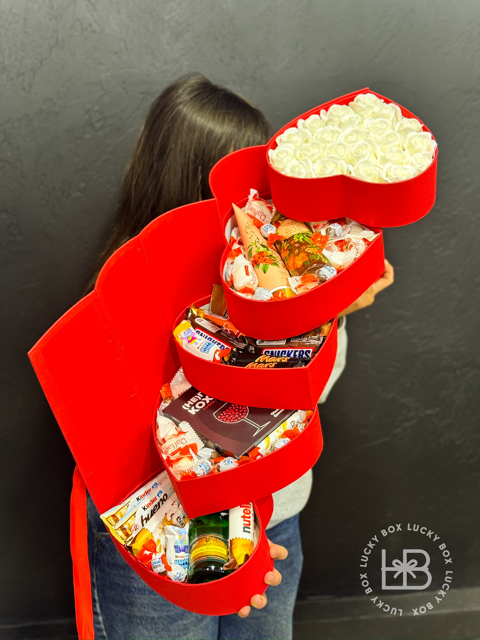 5 - ти ярусний бокс серце з грою 18+