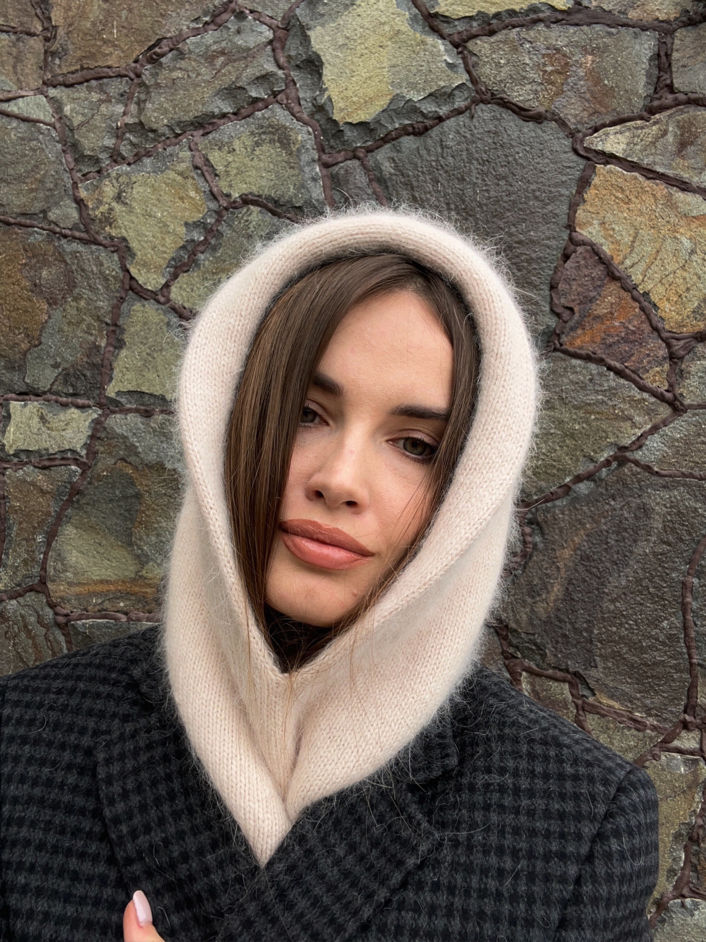 Капор ангоровий з відворотом бежевий