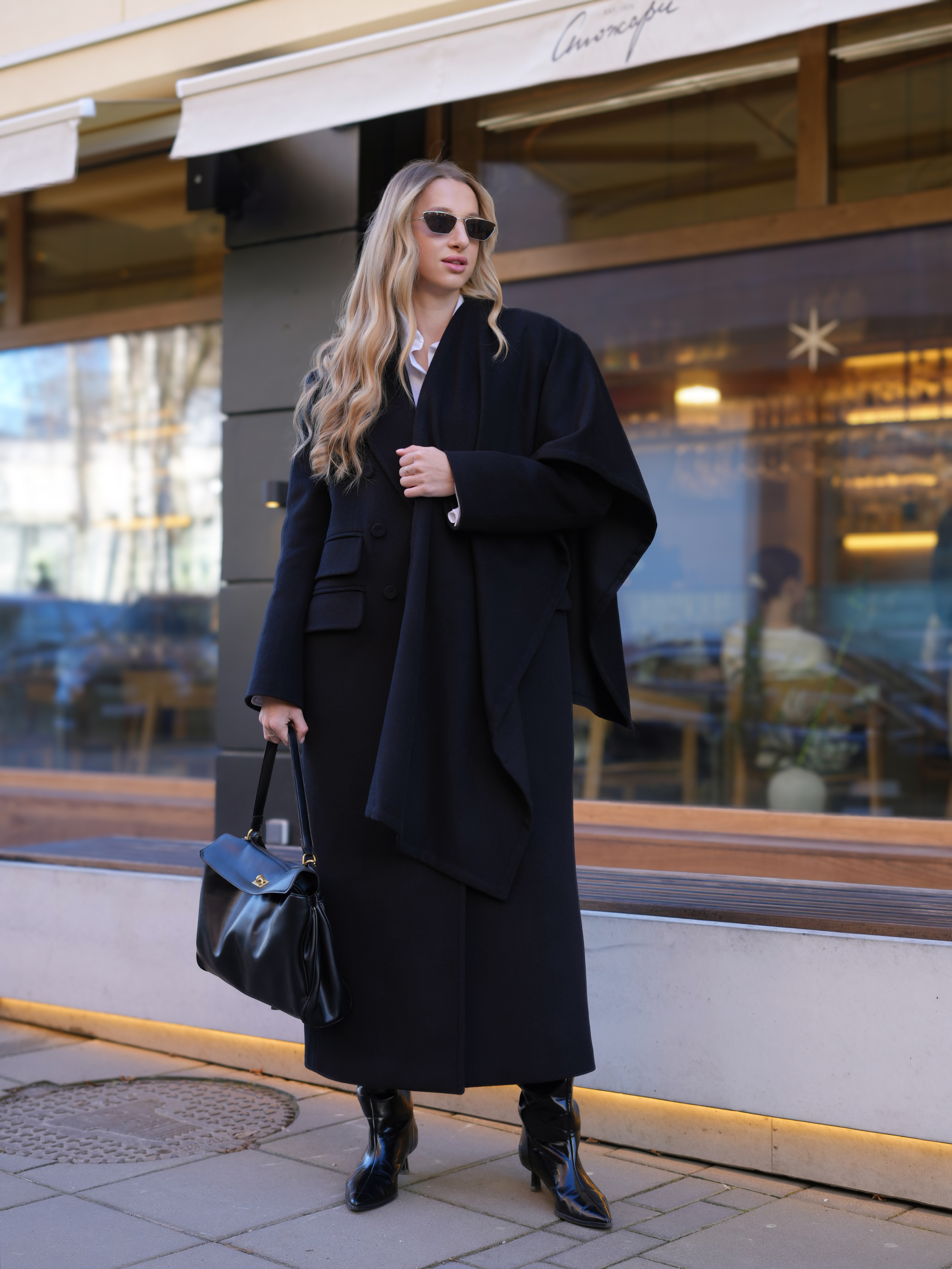 Пальто з подвійним карманом чорне з шарфом