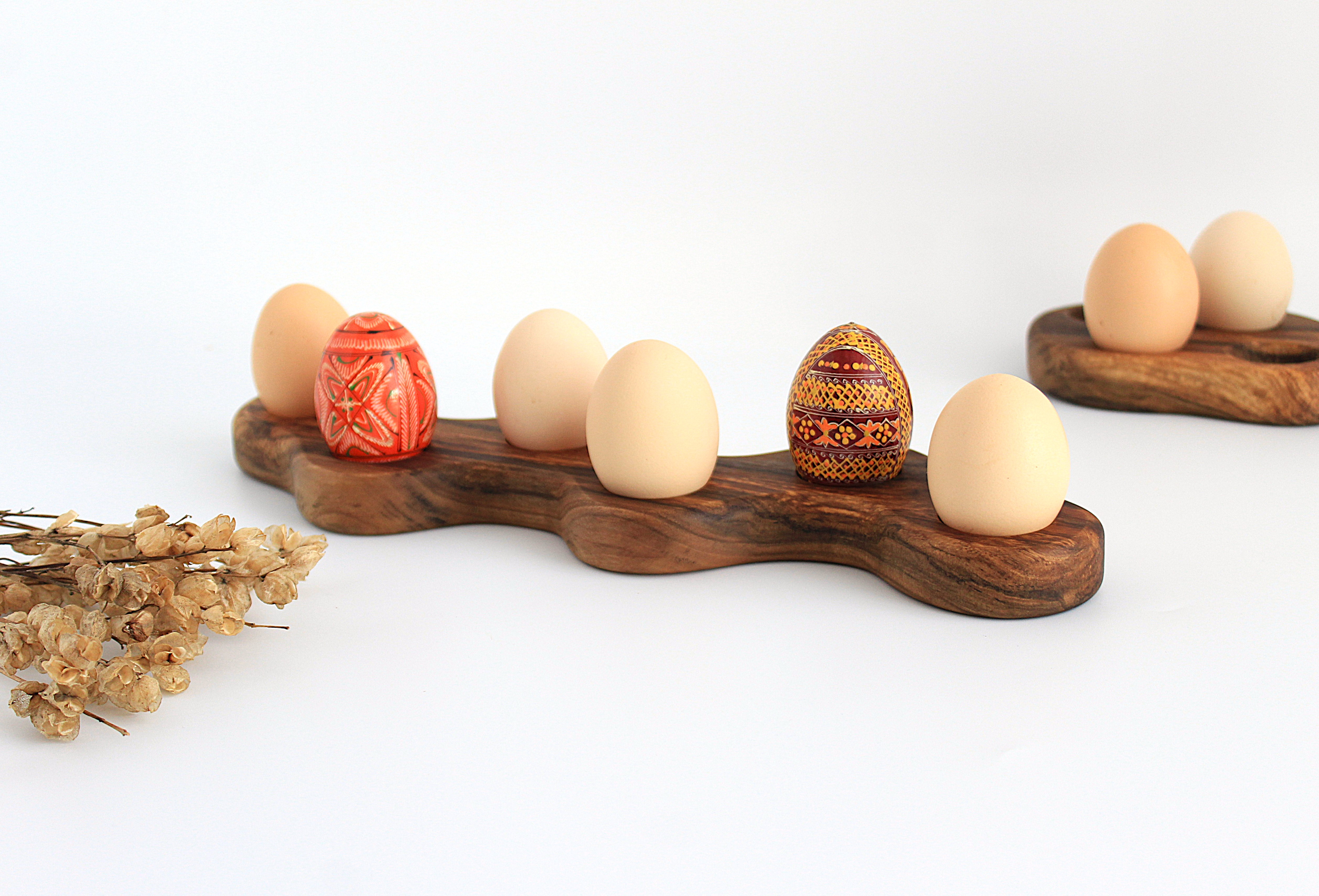Декоративна підставка для яєць з горіха