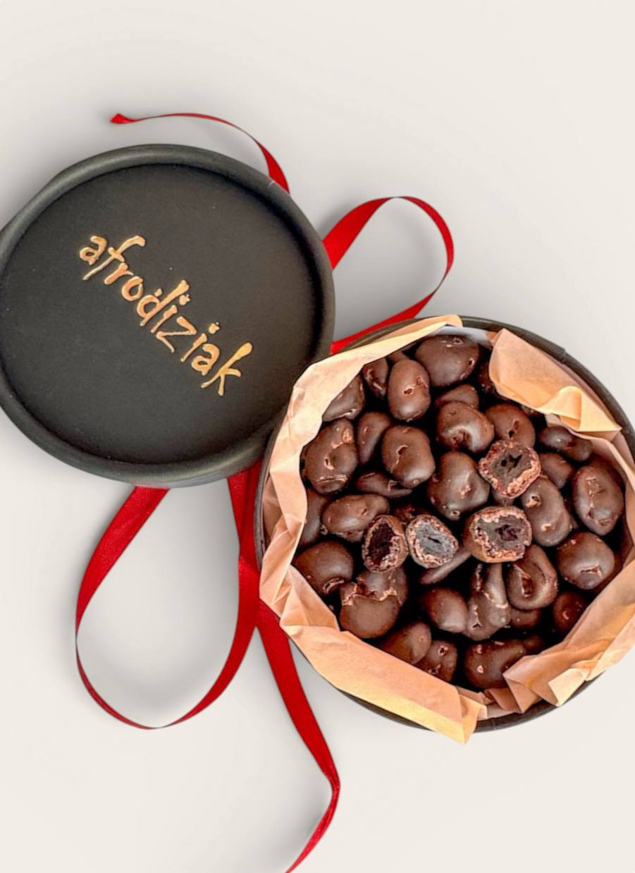 В‘ялена вишня в шоколаді в подарунковій коробочці, 250 г