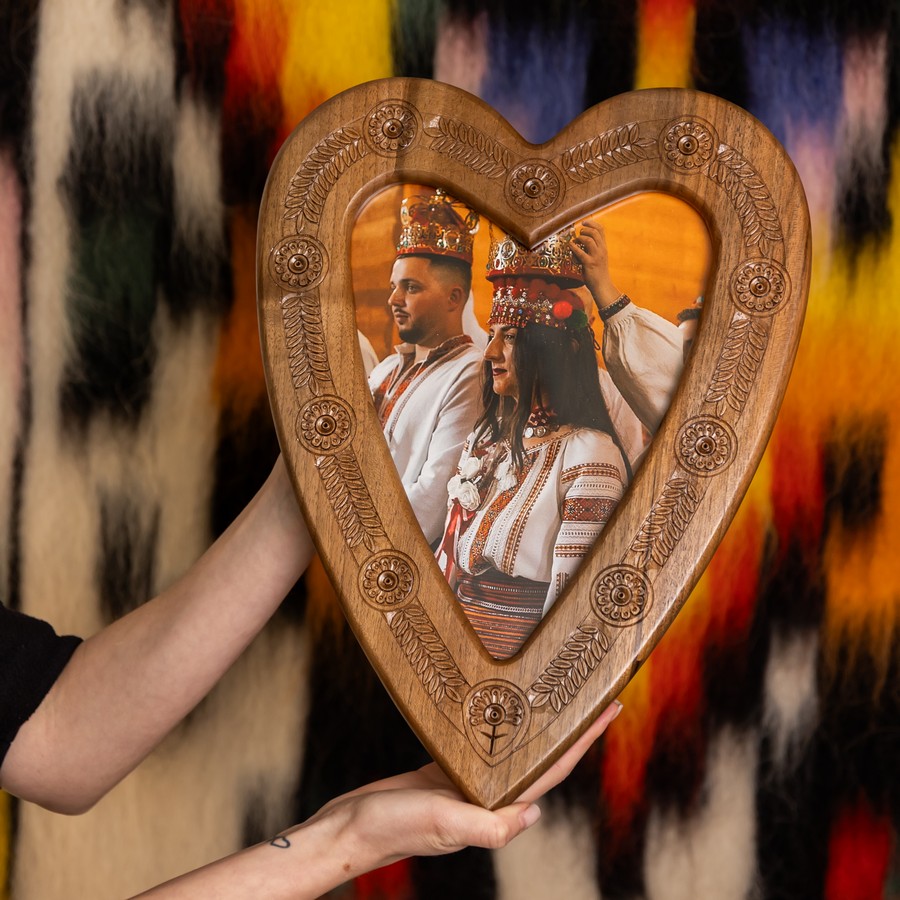 Різьблена рамка "Гуцульська", 40*30 см