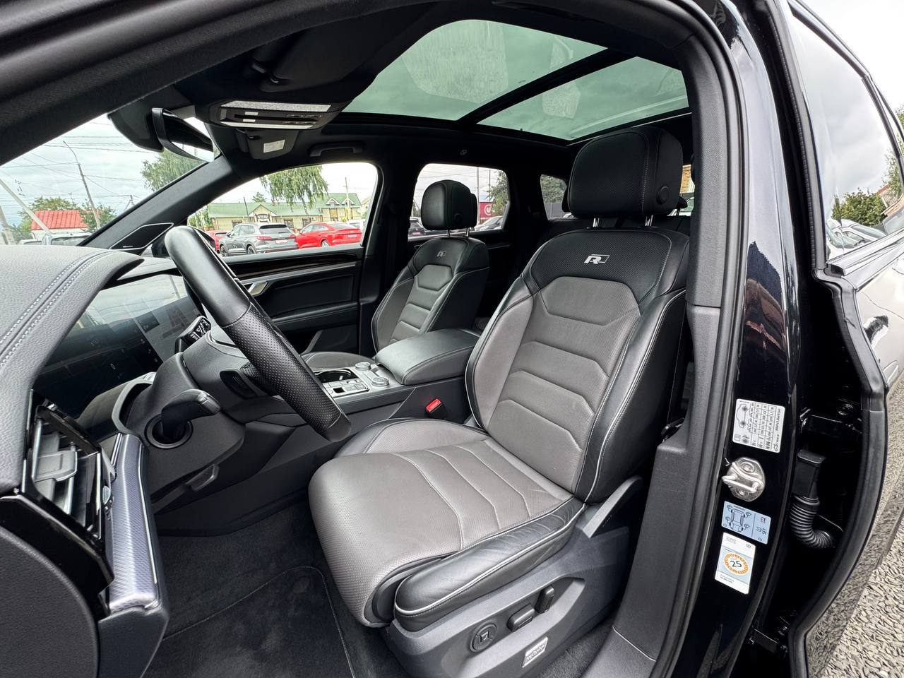 VW Touareg R-line 4Motion