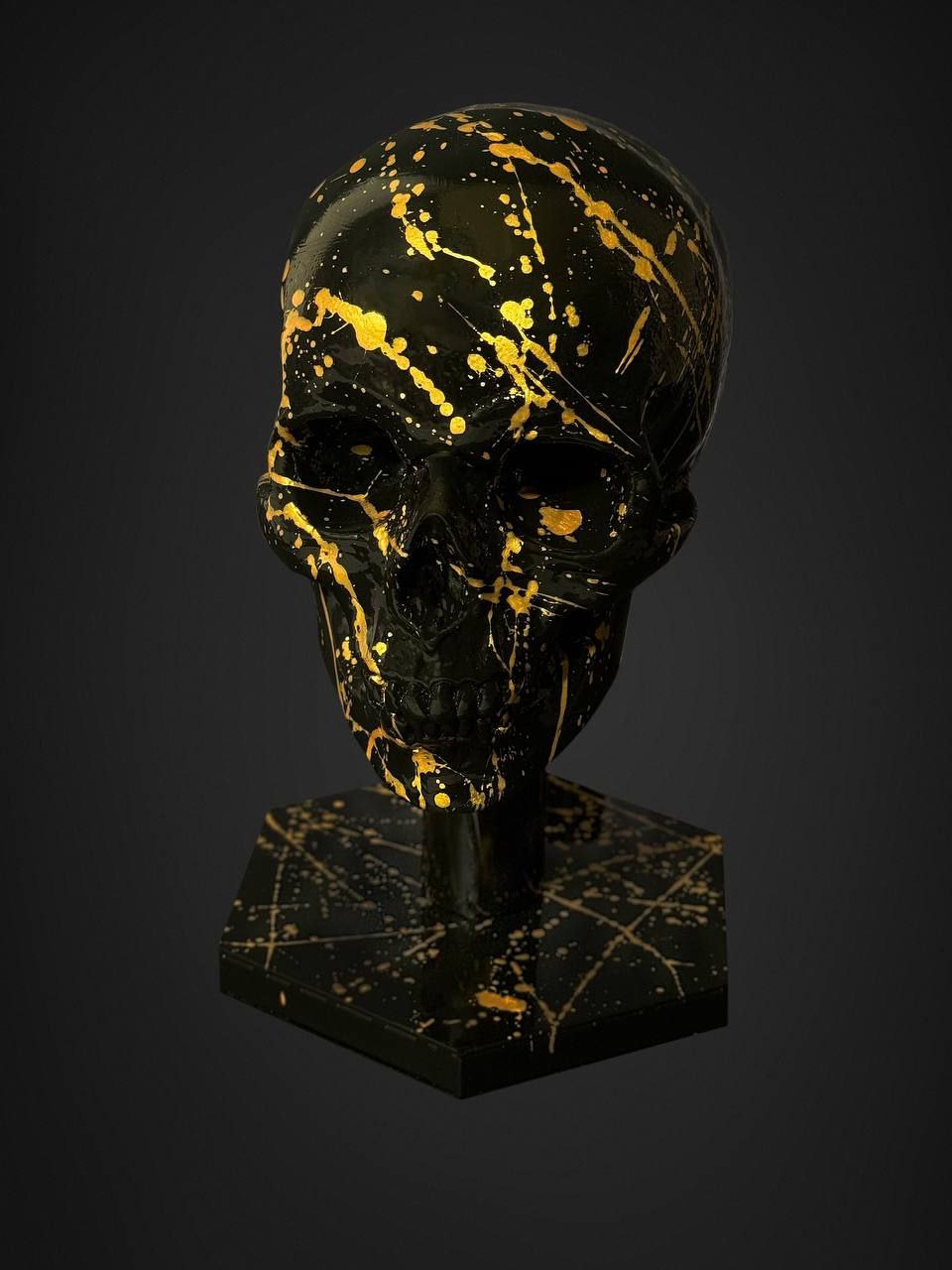 Підставка для шолому "Чорне золото"