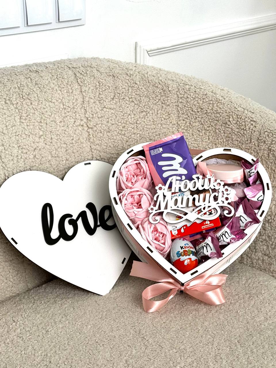 Серце Love з піонами (d 21 см)