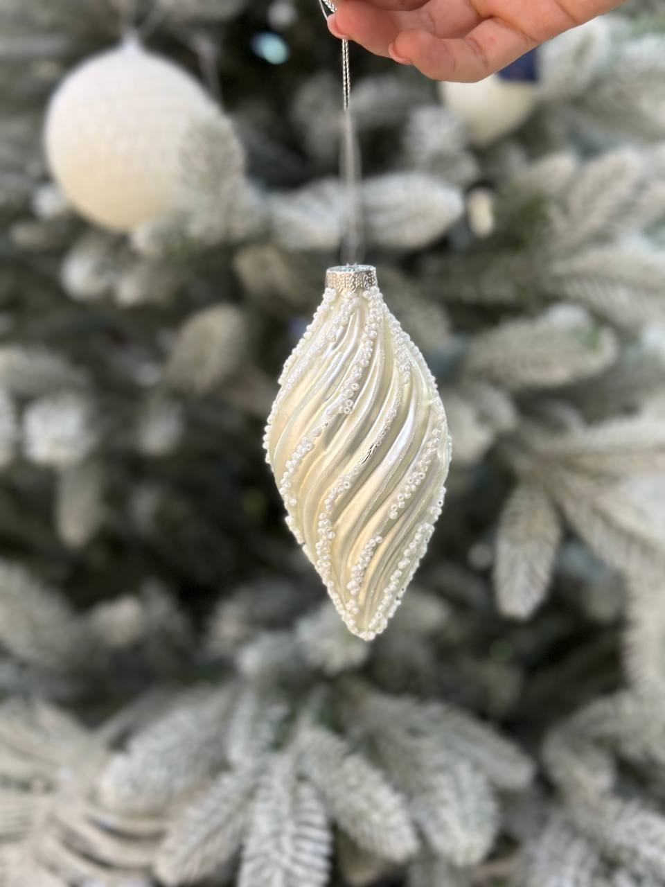 Ялинкова прикраса рельєфної форми з декором з бісеру 12,5 см