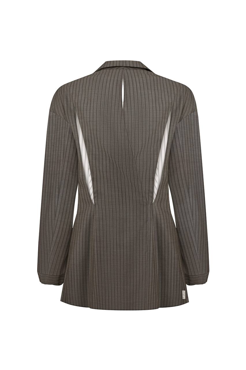 Jacket with slits on the back