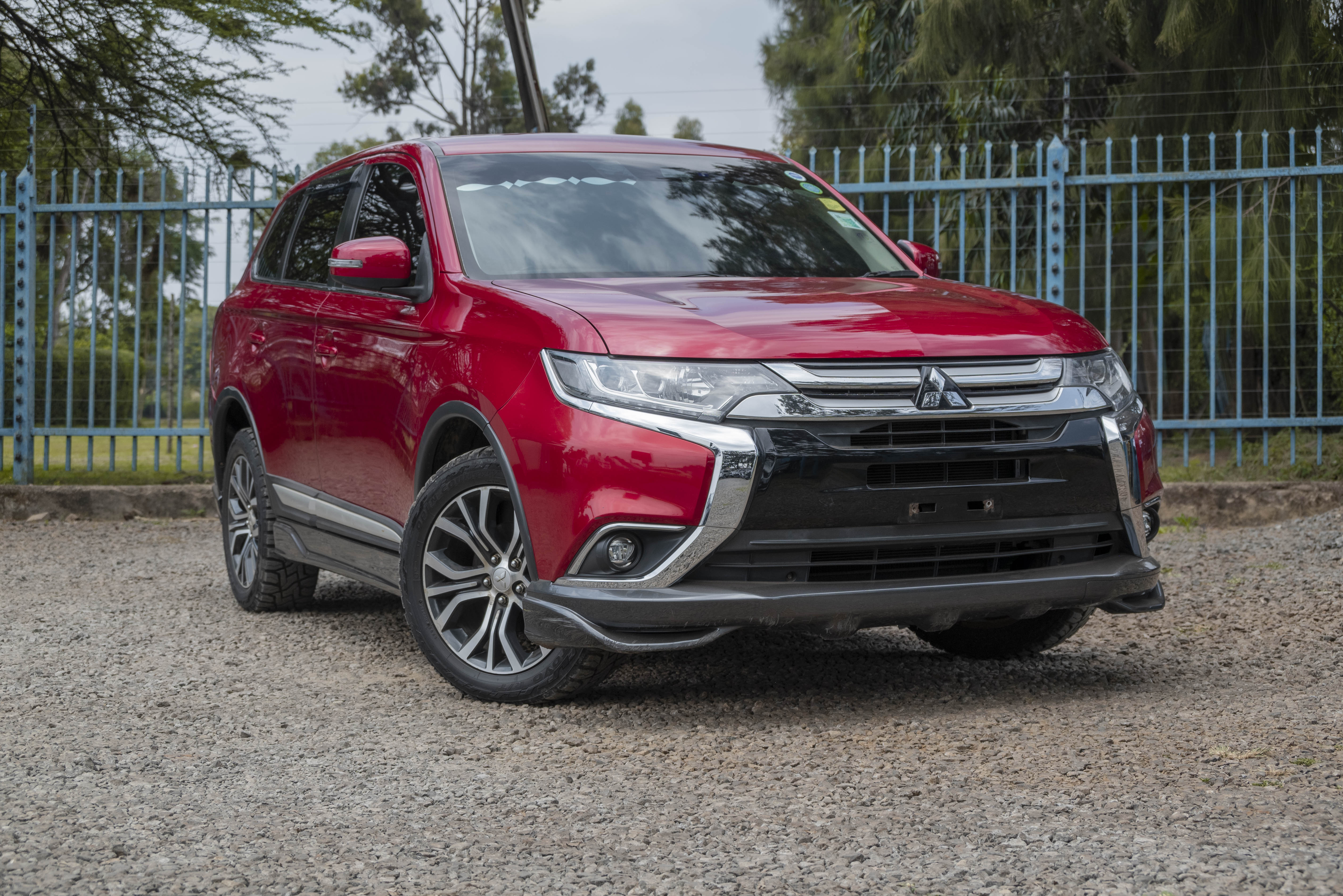 MITSUBISHI OUTLANDER