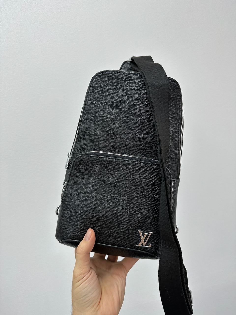 Louis Vuitton Avenue Slingbag NM Black/Silver