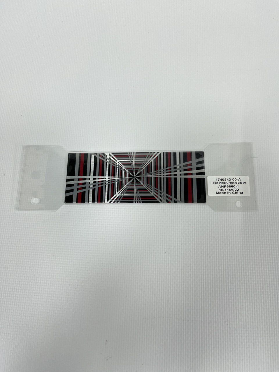 Емблема Tesla Plaid