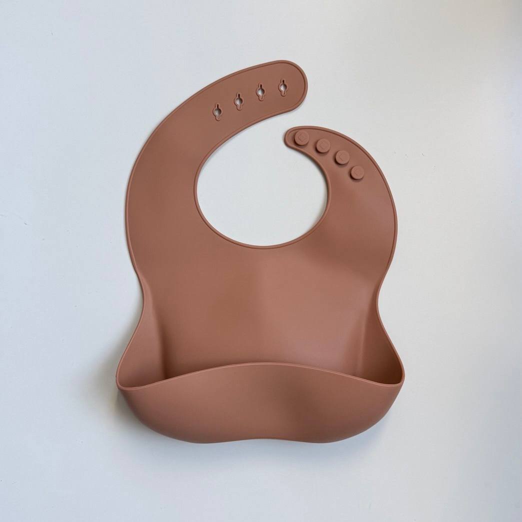 Дитячий силіконовий нагрудник Шоколад (camel)