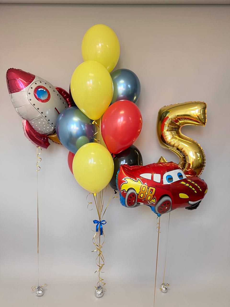 Набір: Цифра «Святкова дата», 2 фігурки та зв’язка з 10 кульок