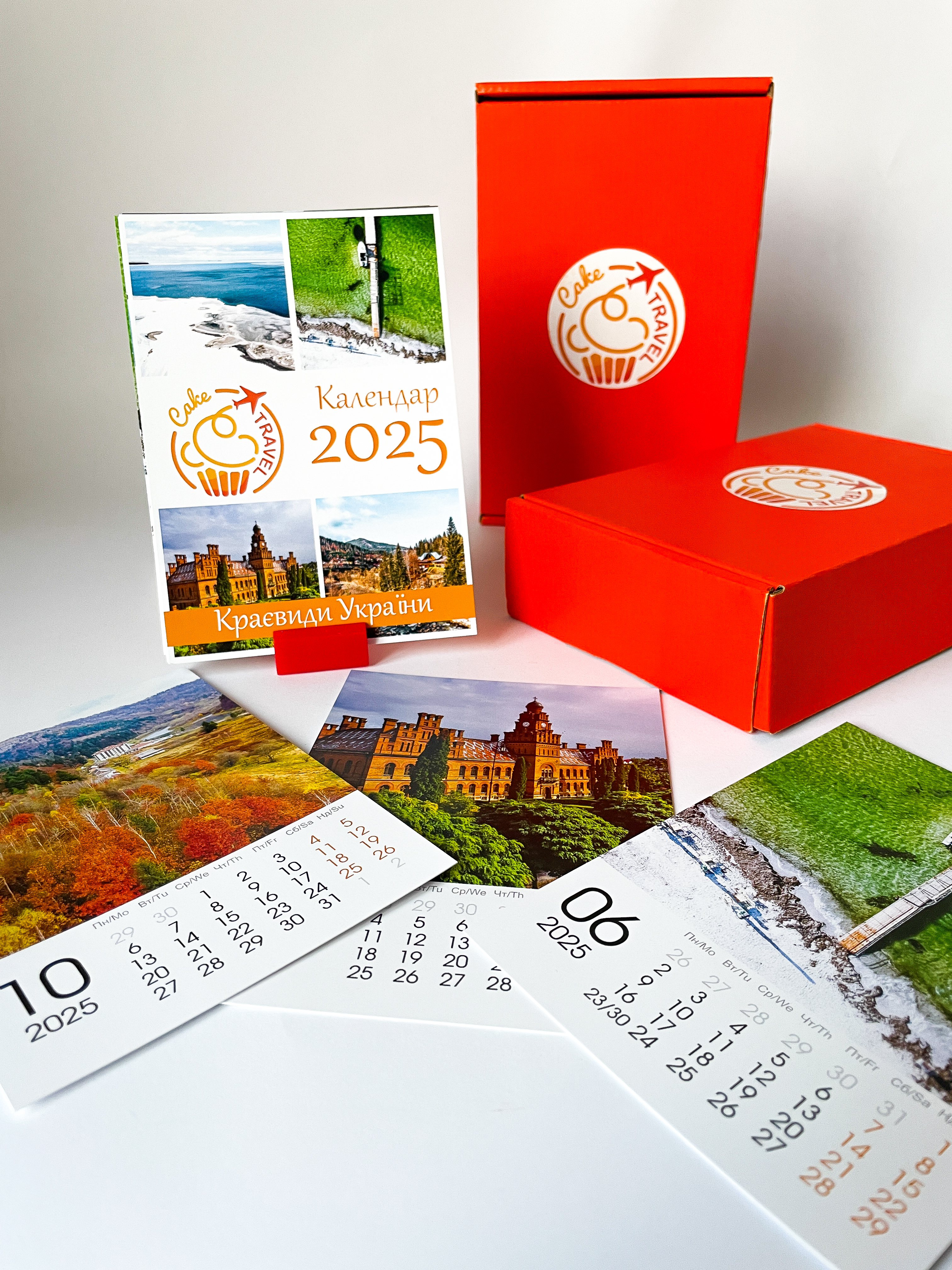 Настільний календар-листівки з краєвидами України (англійською). 2025