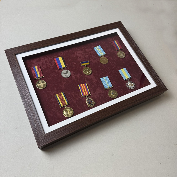 Рамка для військових медалей classic L