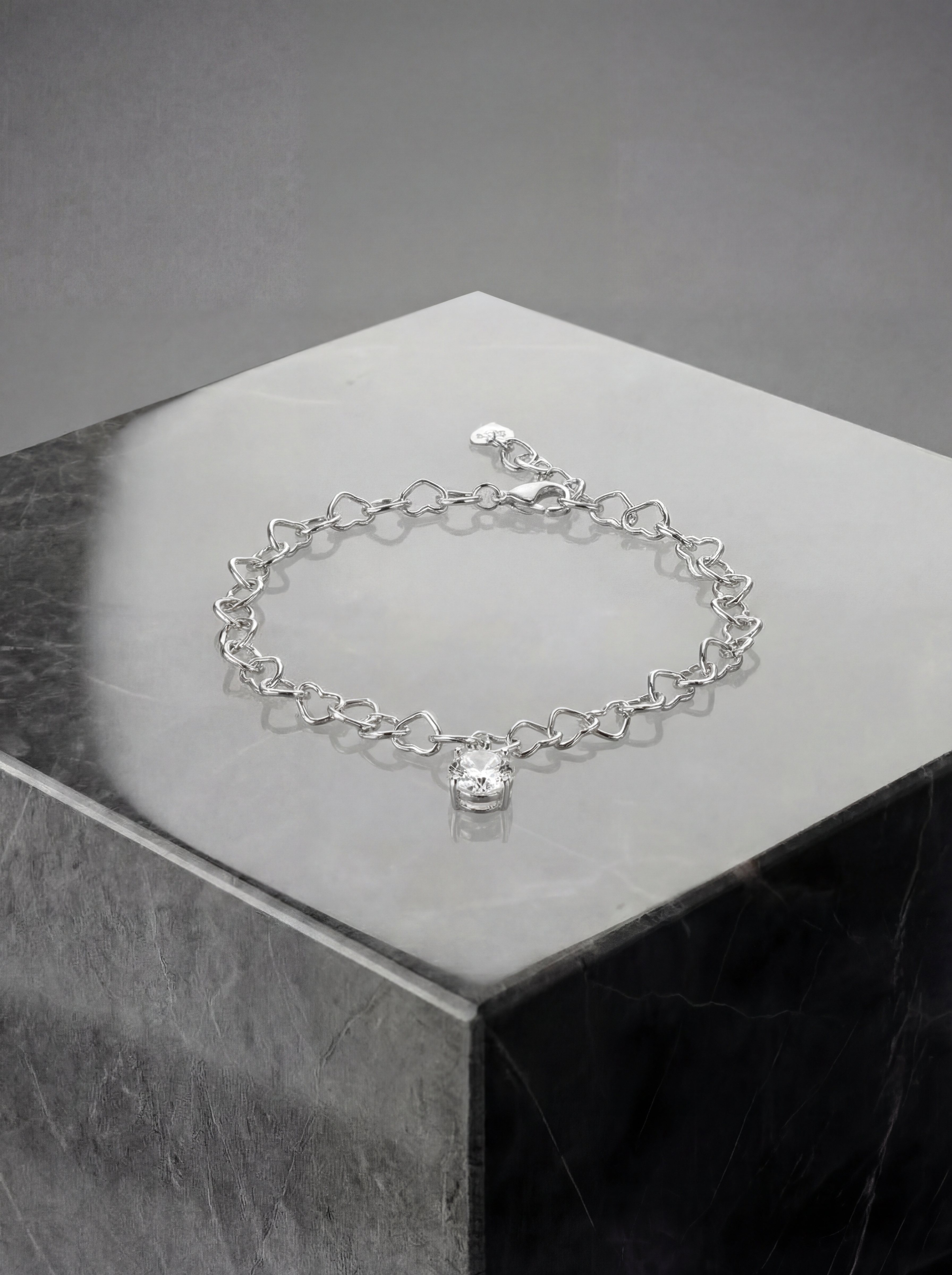 Браслет серденьки з овальним  фіанітом