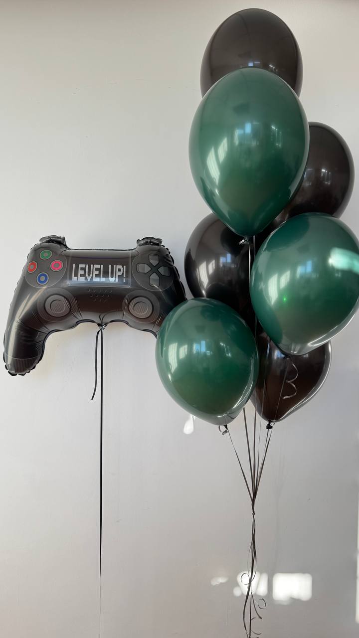 Набір чорних кульок, зелених в техніці дабл стаф та кулька-джойстик