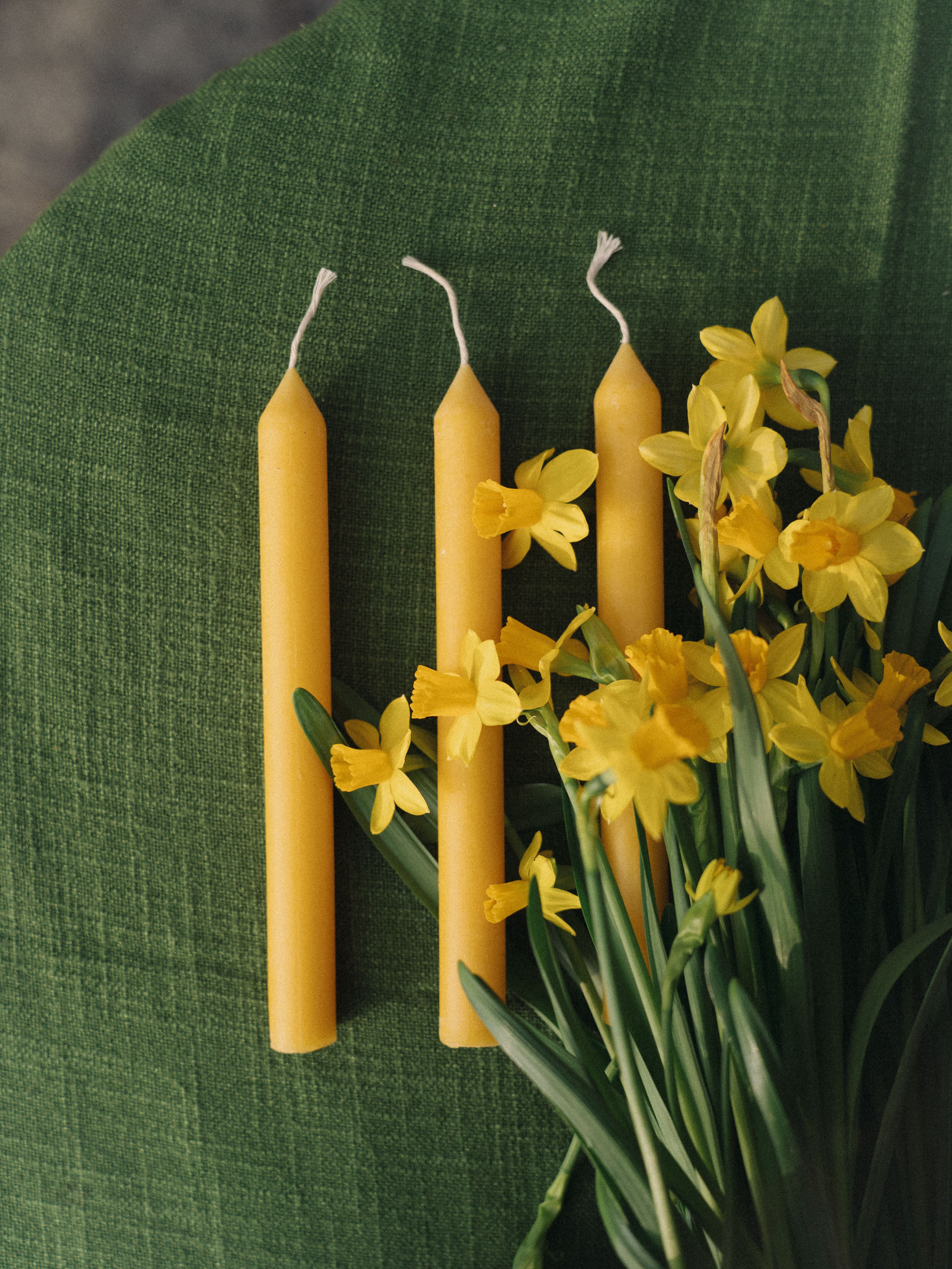 Свічка воскова, 20 см