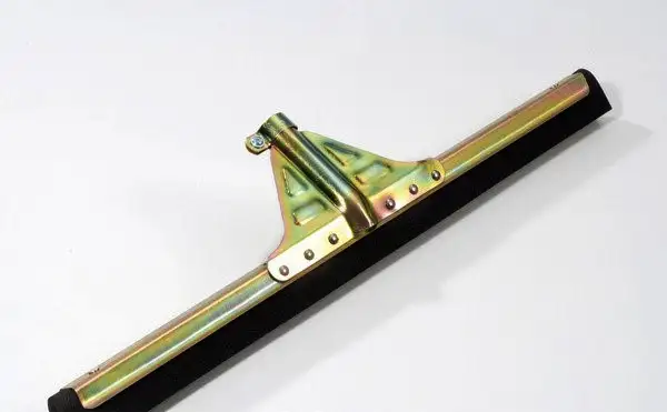 Стягачки води