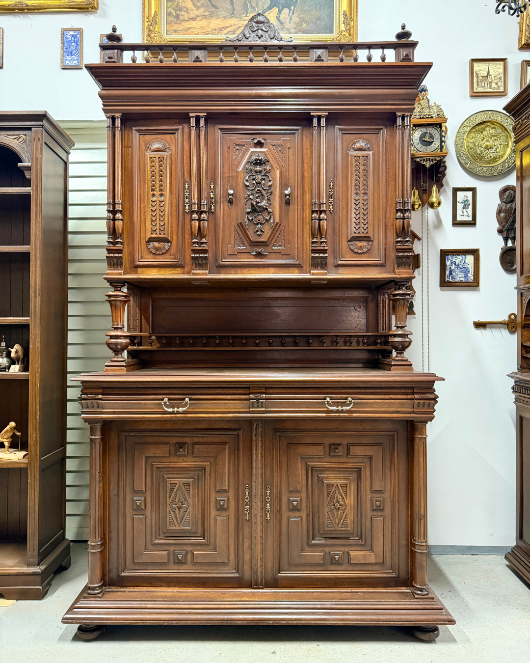 Старовинний французький буфет кінеця XIX ст