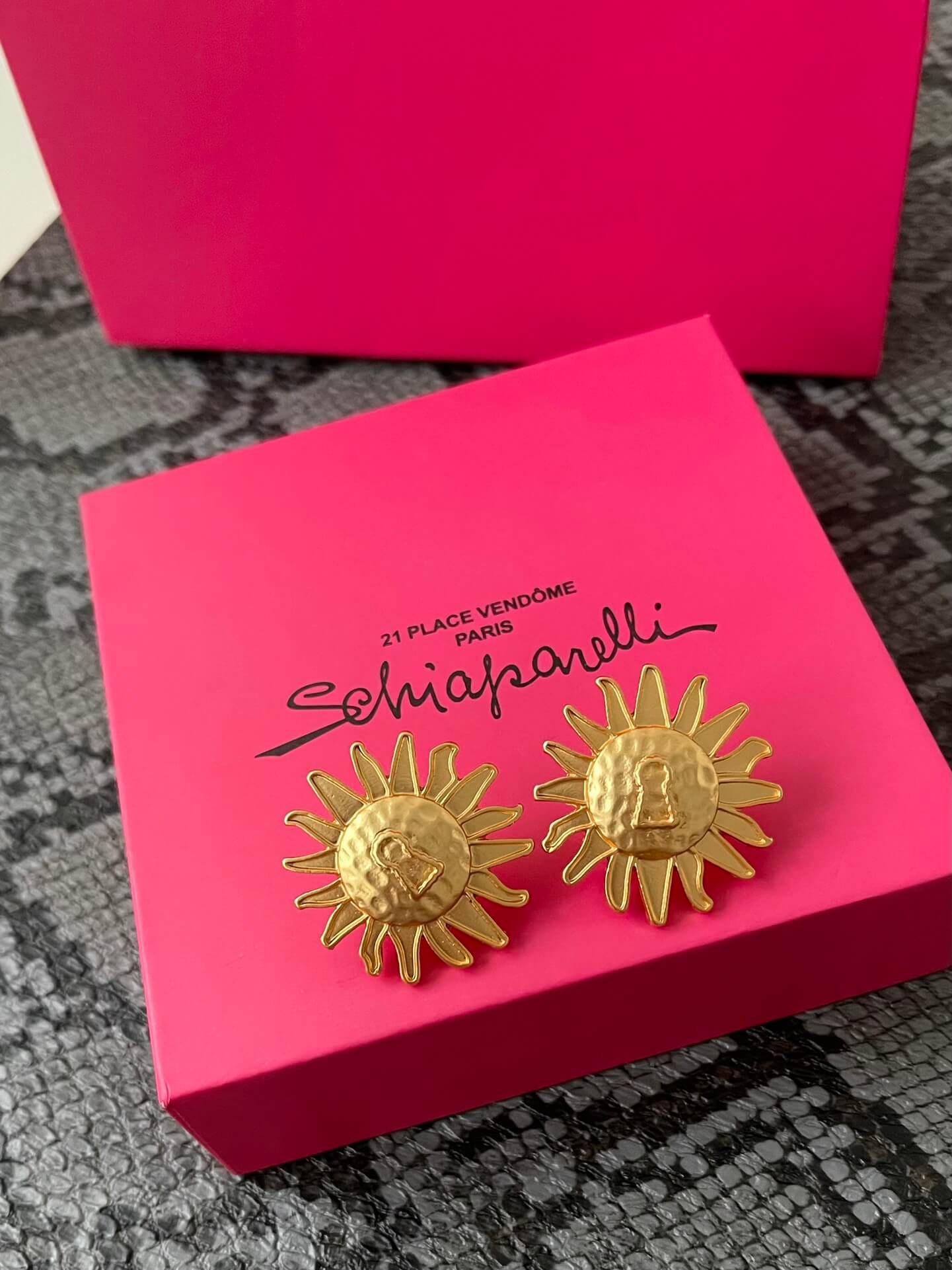 Schiaparelli сережки