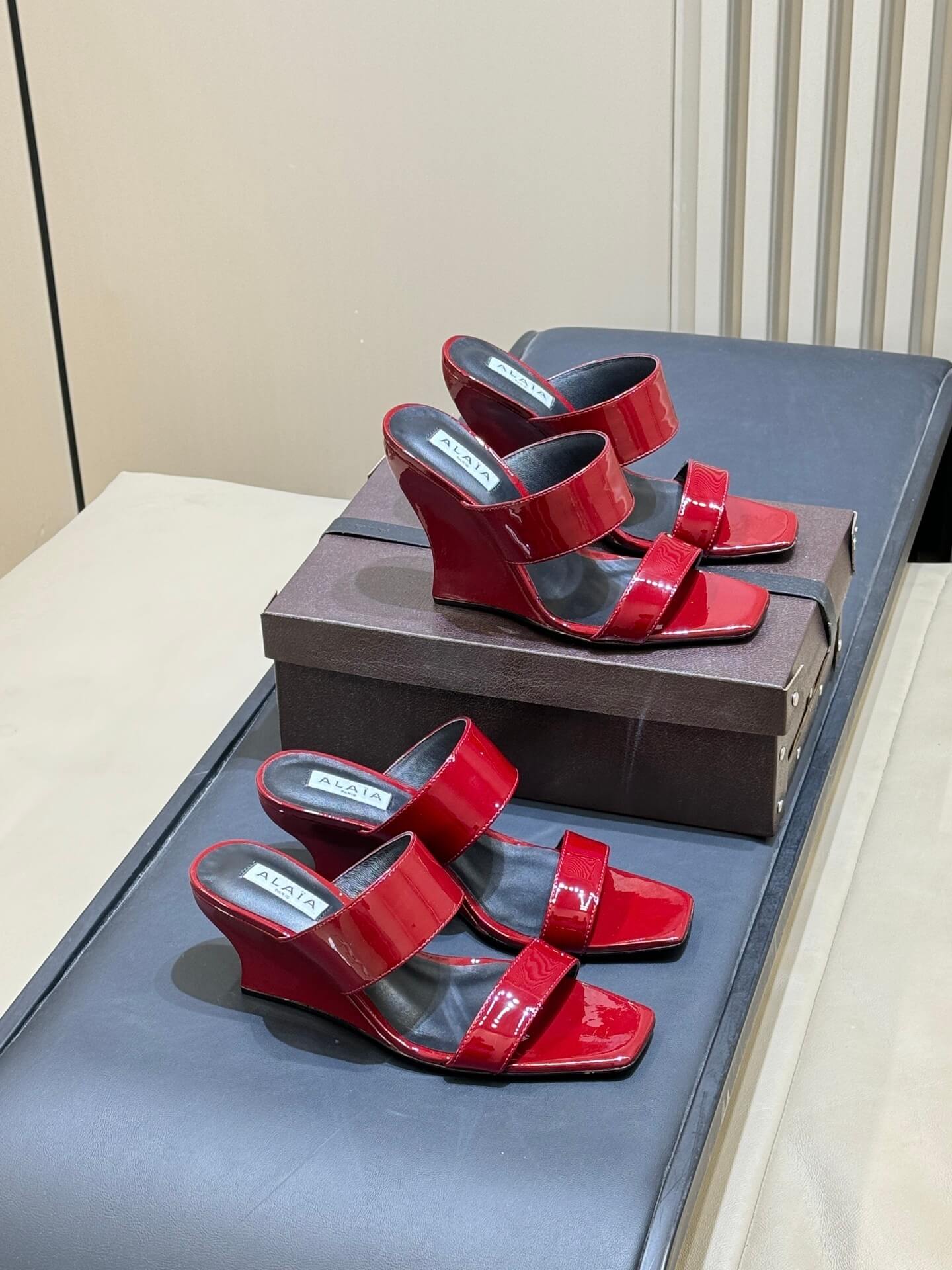 ALAЇA босоніжки