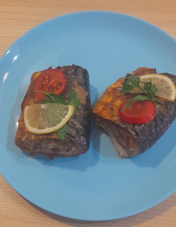 Риба скумбрія запечена