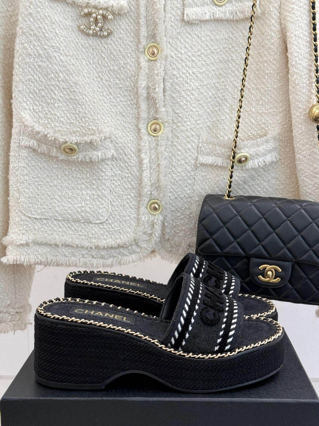 Chanel шльопанці