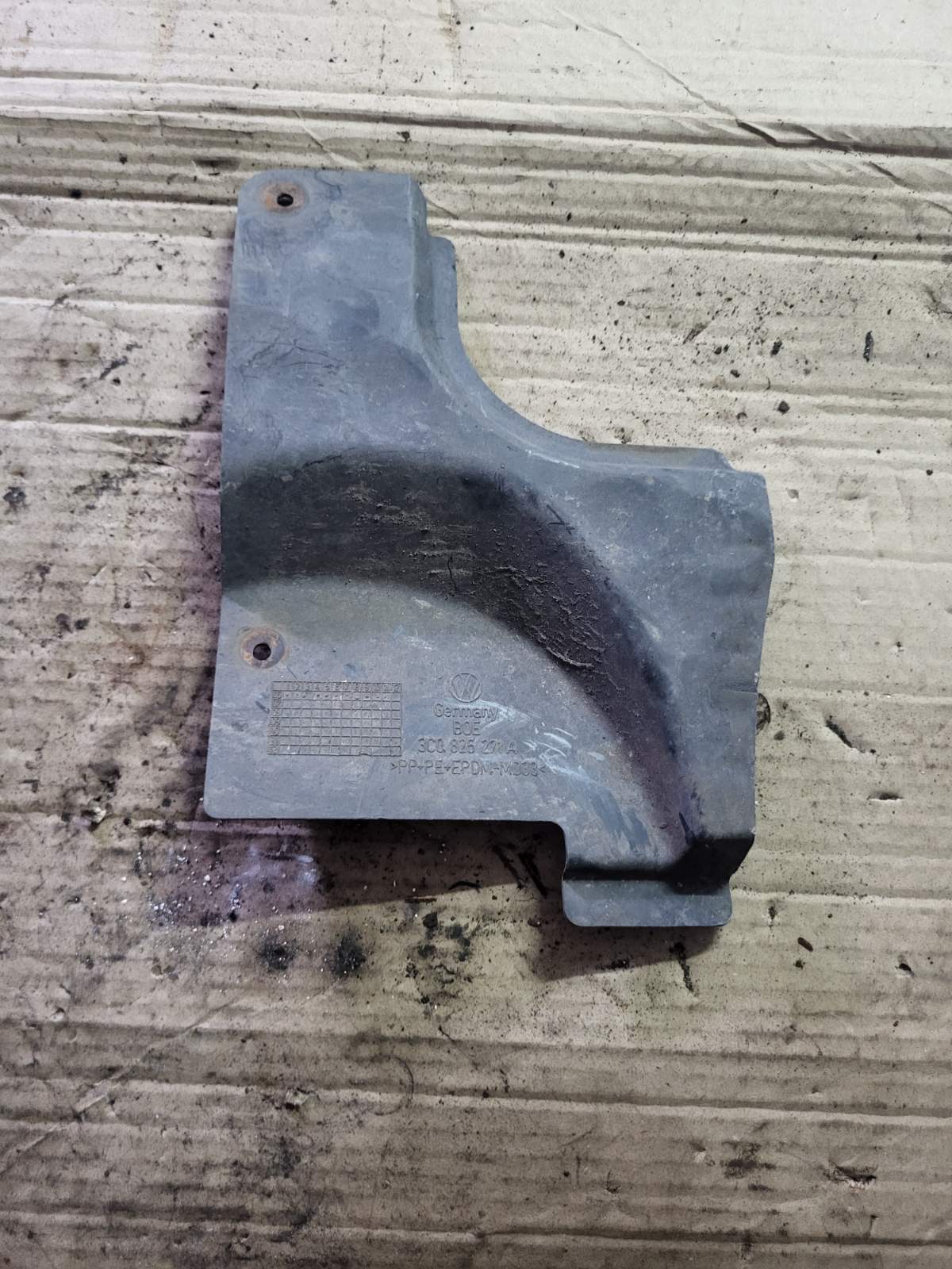 Накладка захисту днища ліва Passat B6 BMP