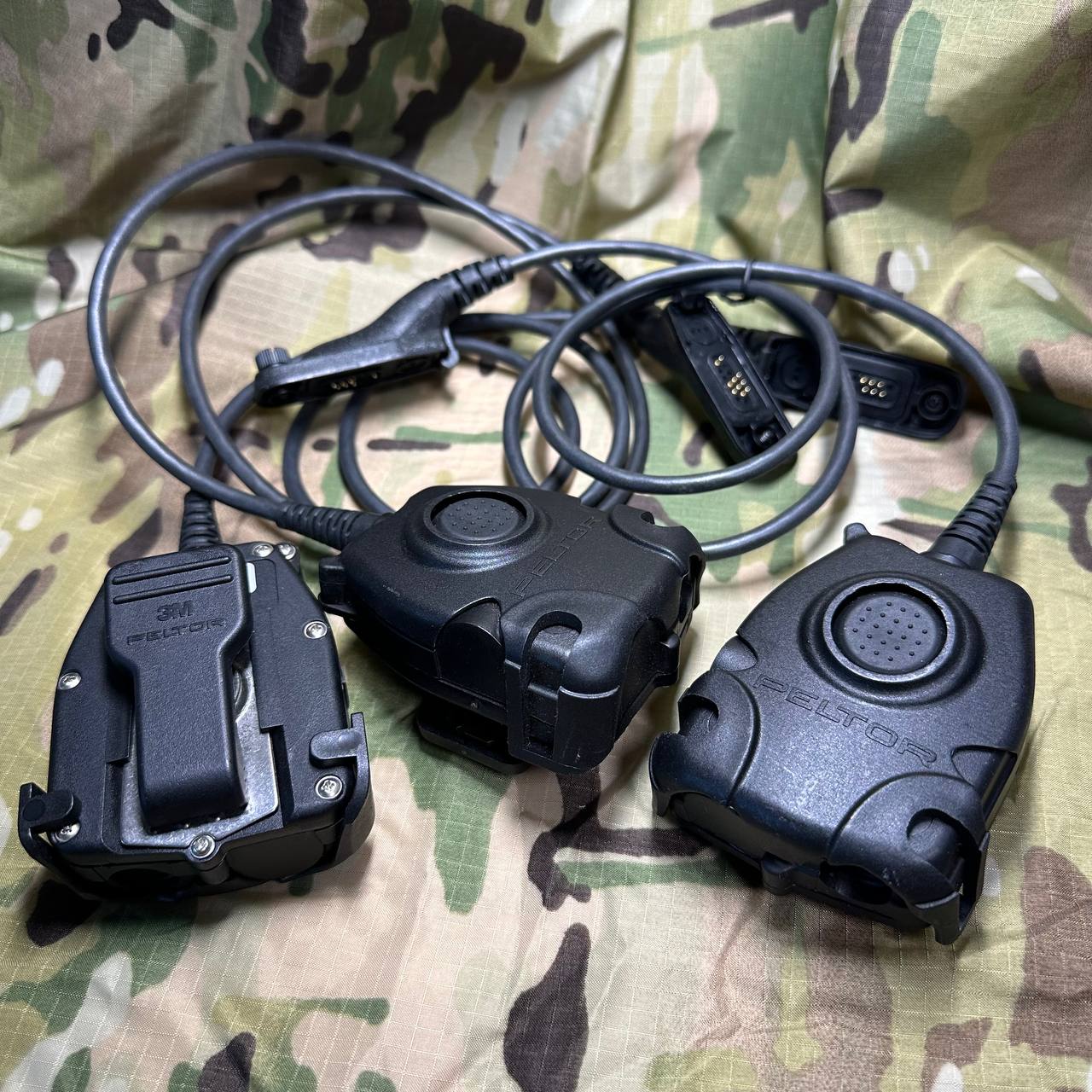 Оригінальна кнопка "3M PELTOR PTT 6pin" перероблена під розʼєм "Motorola DP4800 та подібні.