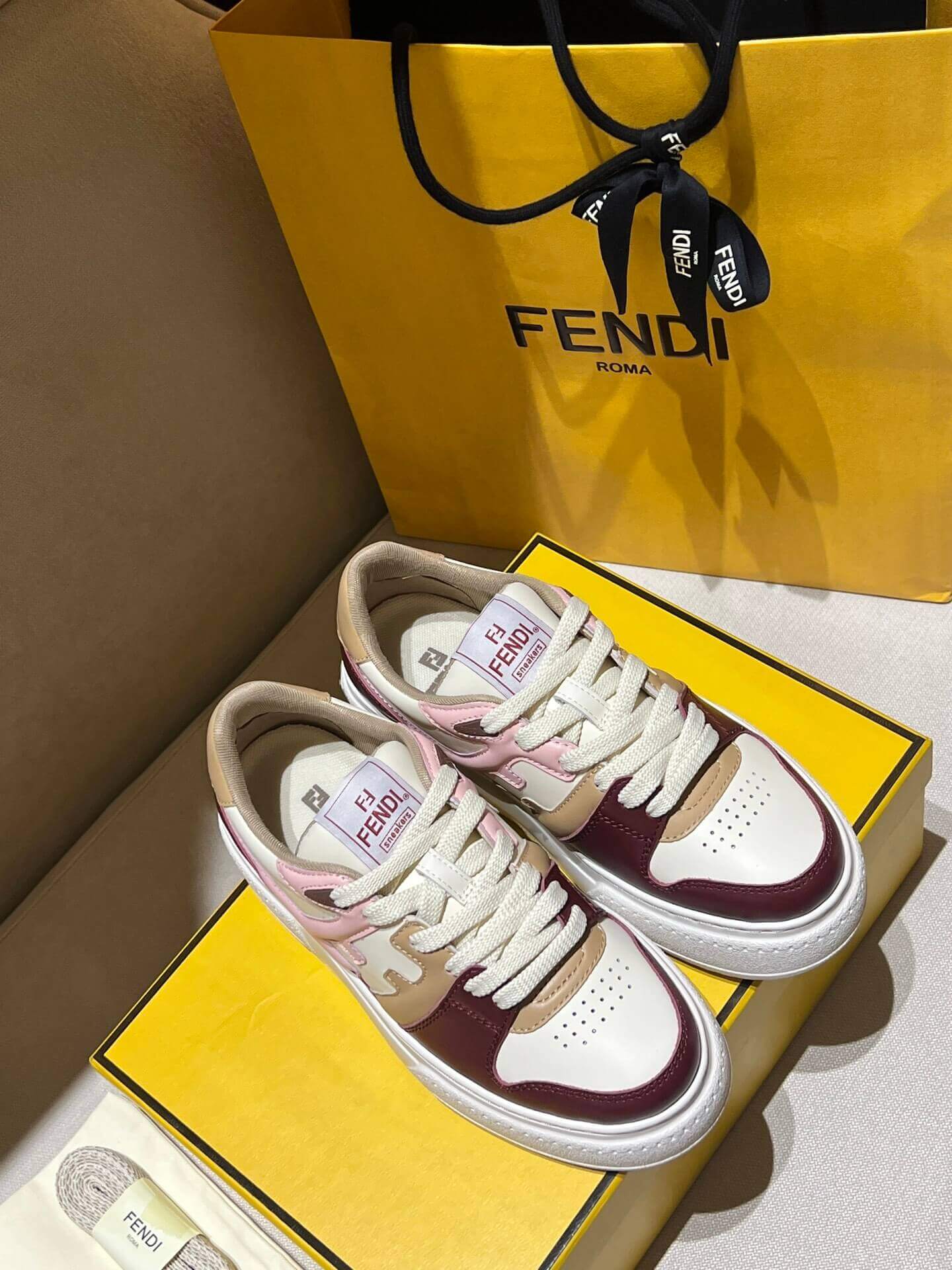 Fendi кросівки