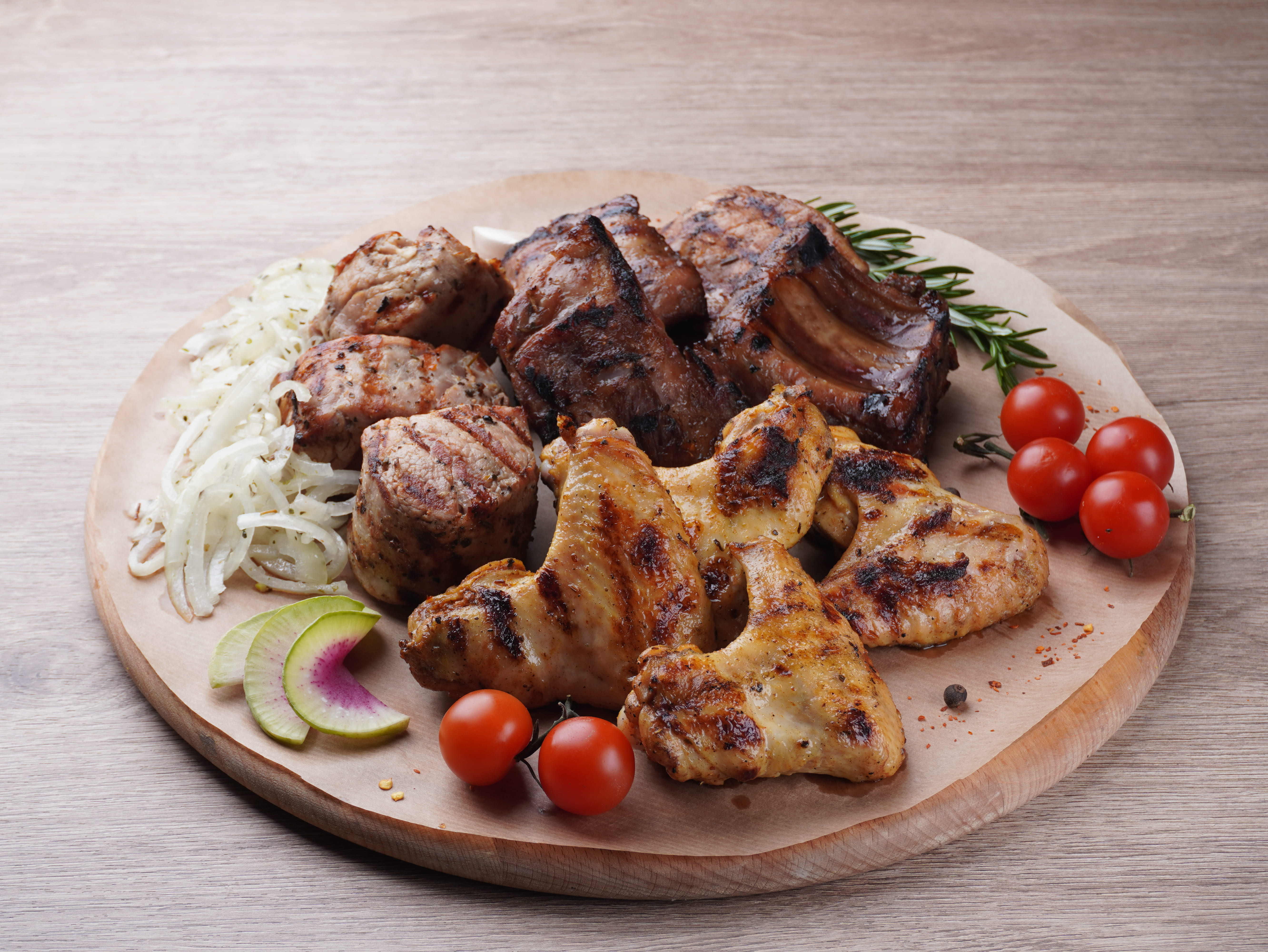 Сет з ребер у медово соєвому маринаді, свинної шиї та крил гриль (1000 грам)