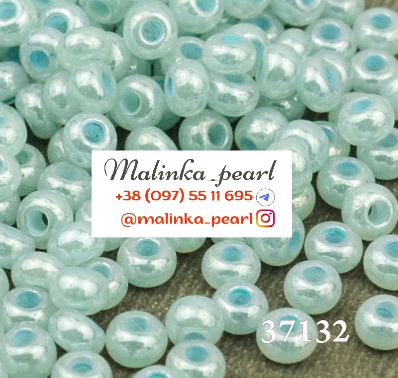 Бісер блідо-блакитний, непрозорий