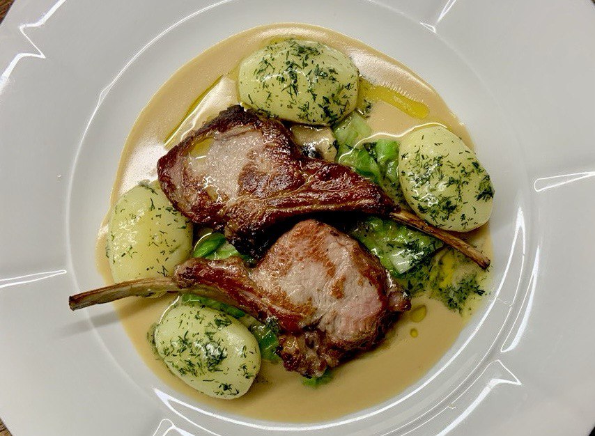 Молочна Телятина на кістці з Брюссельською капустою, молодою Картоплею та соусом Херес Bristol Cream (440)