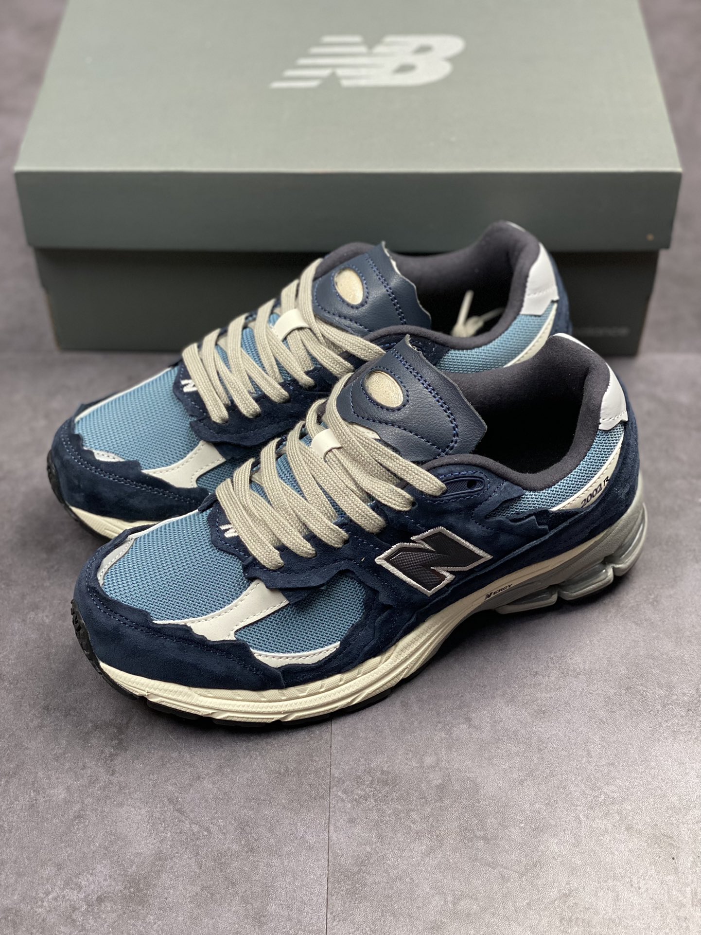 New Balance Refined Future navy blue M2002RDF