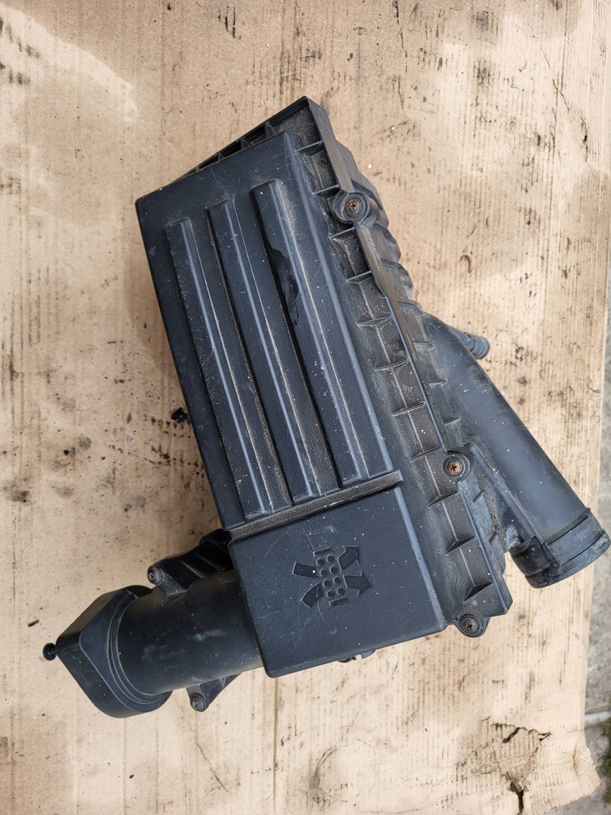 Корпус повітряного фільтра Passat B6 BKC
