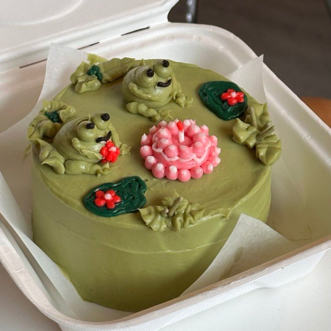 Бенто з кремовими фігурками