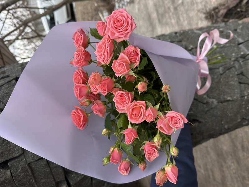 7 гілкових троянд "Пінк Ванесса"