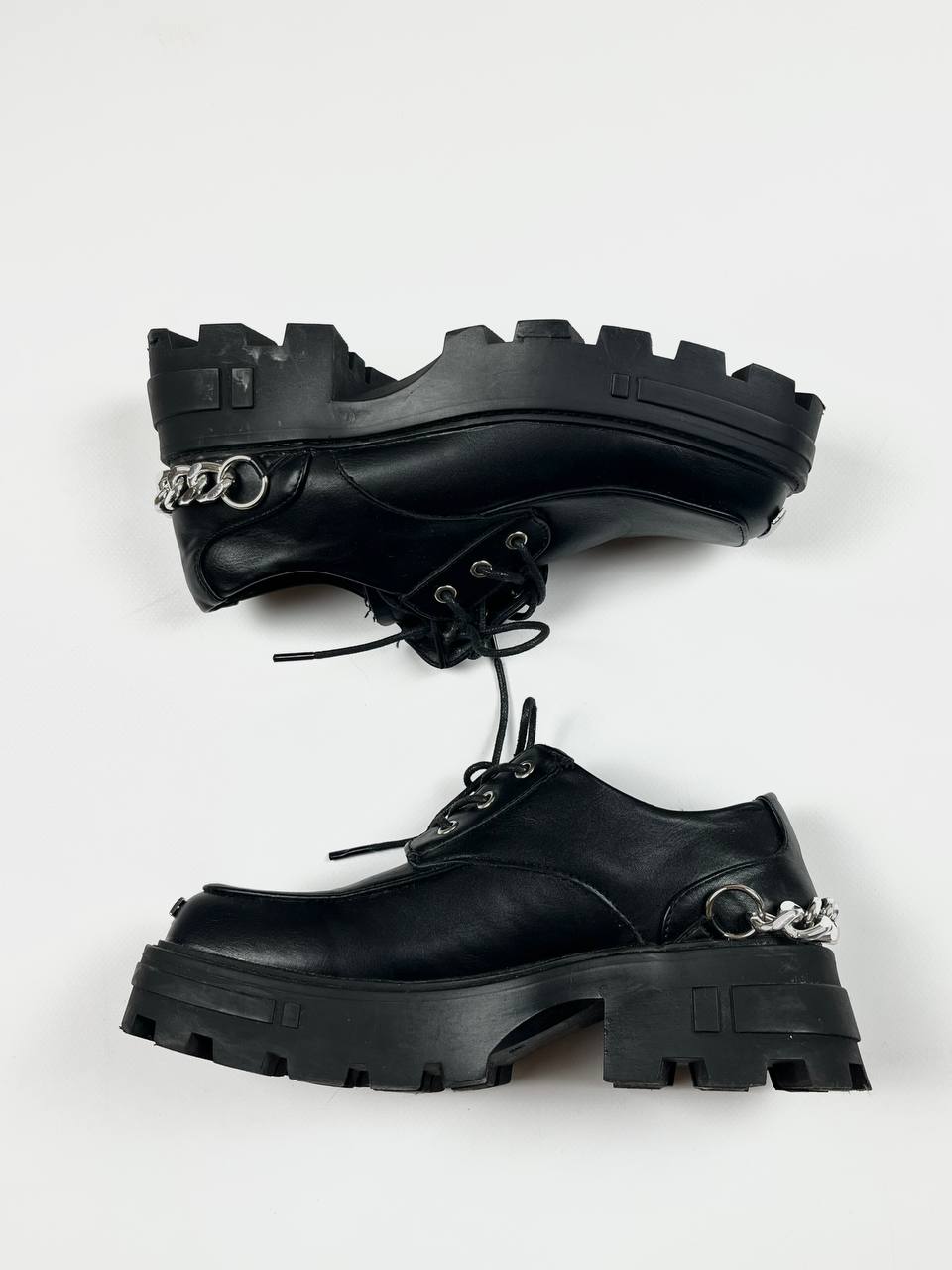 ЖІНОЧІ БОТИ З ЛАНЦЮЖКАМИ 38 розмір