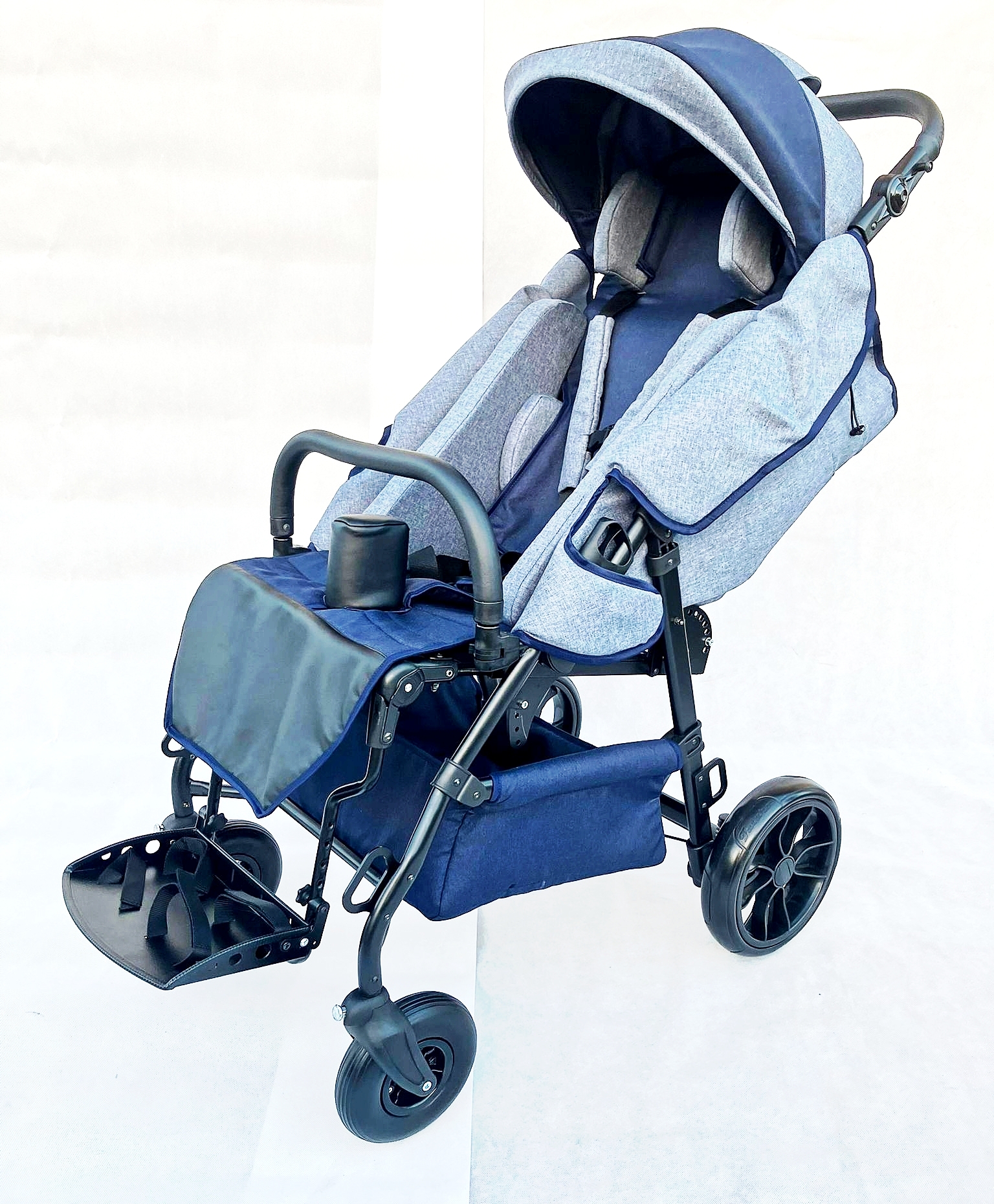 Багатофункціональне крісло колісне з можливістю зміни кута нахилу системи опори тіла базове YUCCA