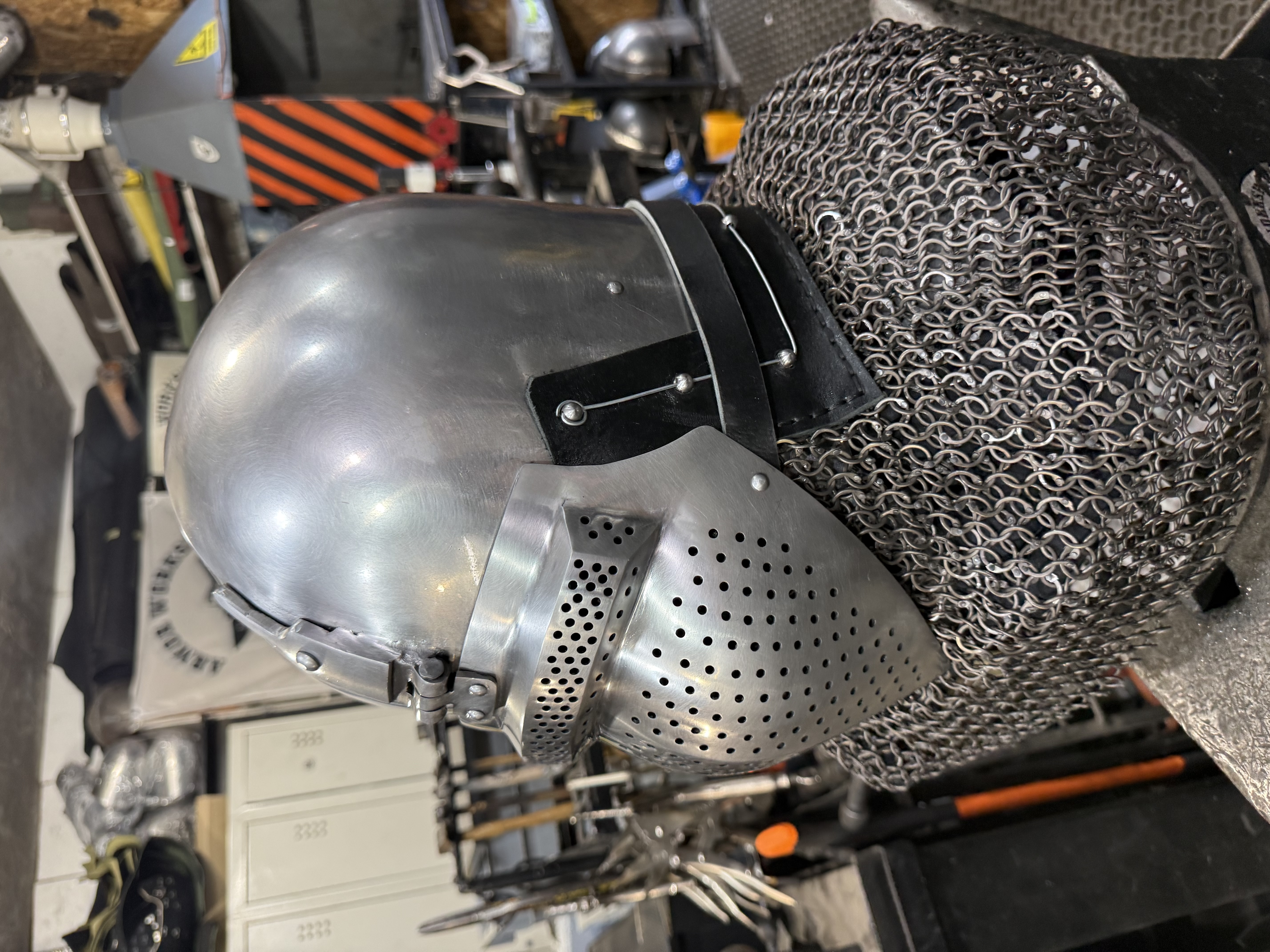 Armor helmet Bascinet klapvisor “Siev visor”