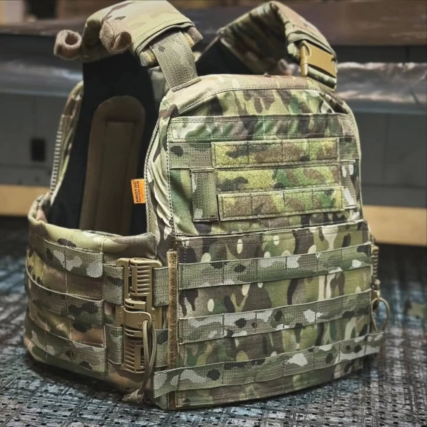 Універсальний модульний корсетний бронежилет "AVS M2" від українського бренду "PROTEC UA".