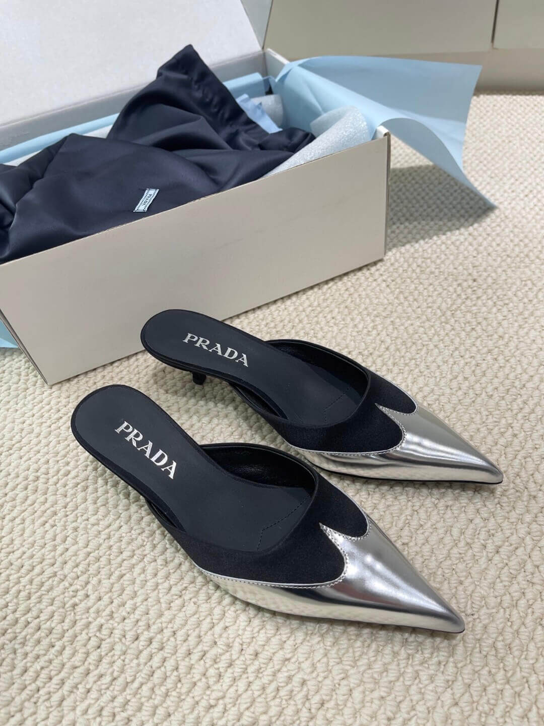 Prada босоніжки