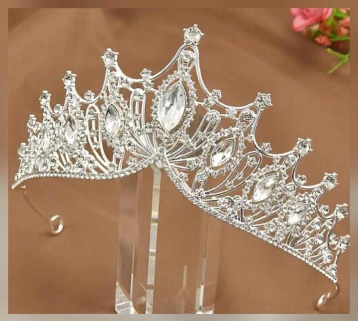 Діадема-корона срібна з білим камінням, тіара