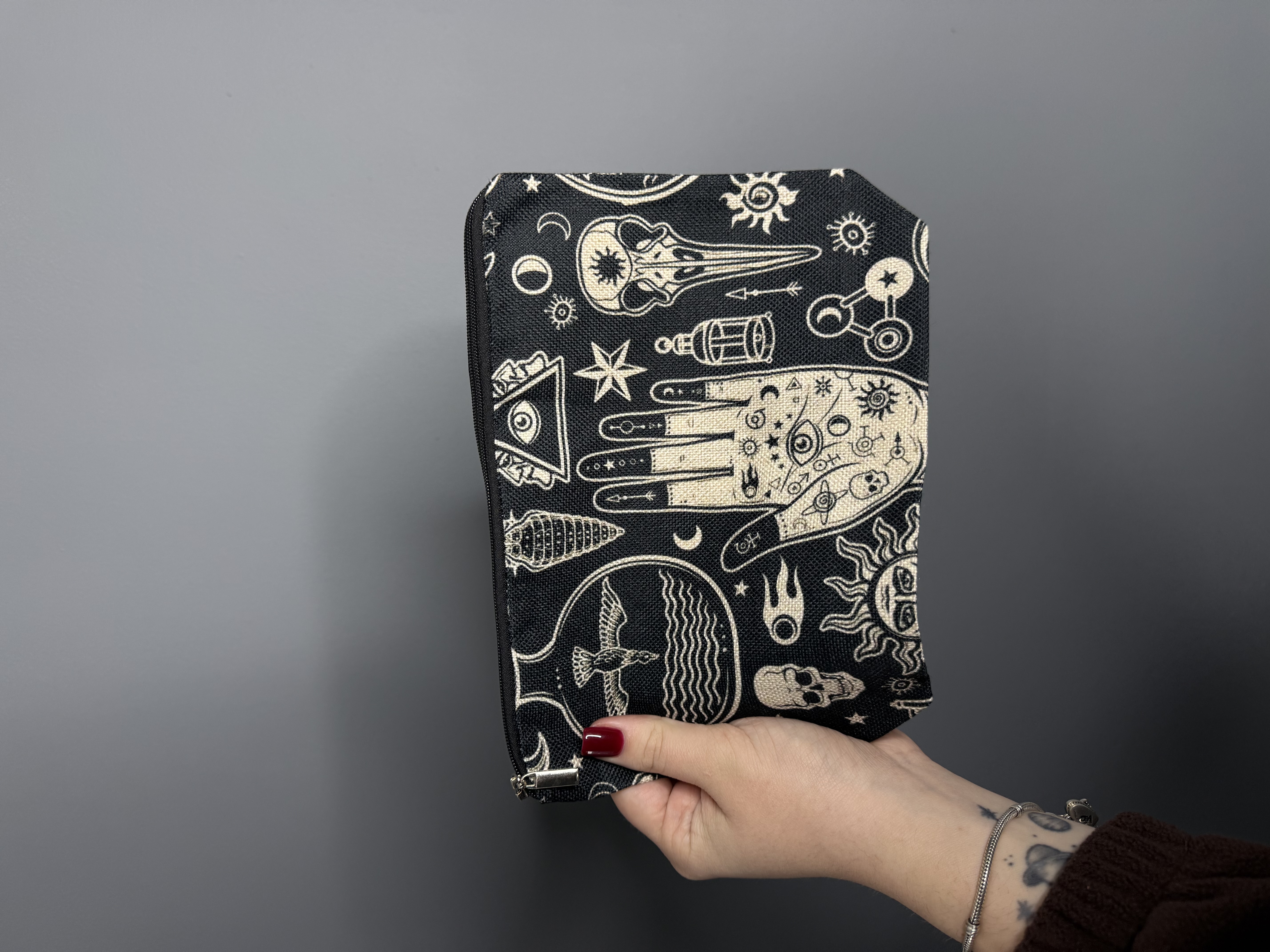 Косметички для зберігання езотеричних атрибутів