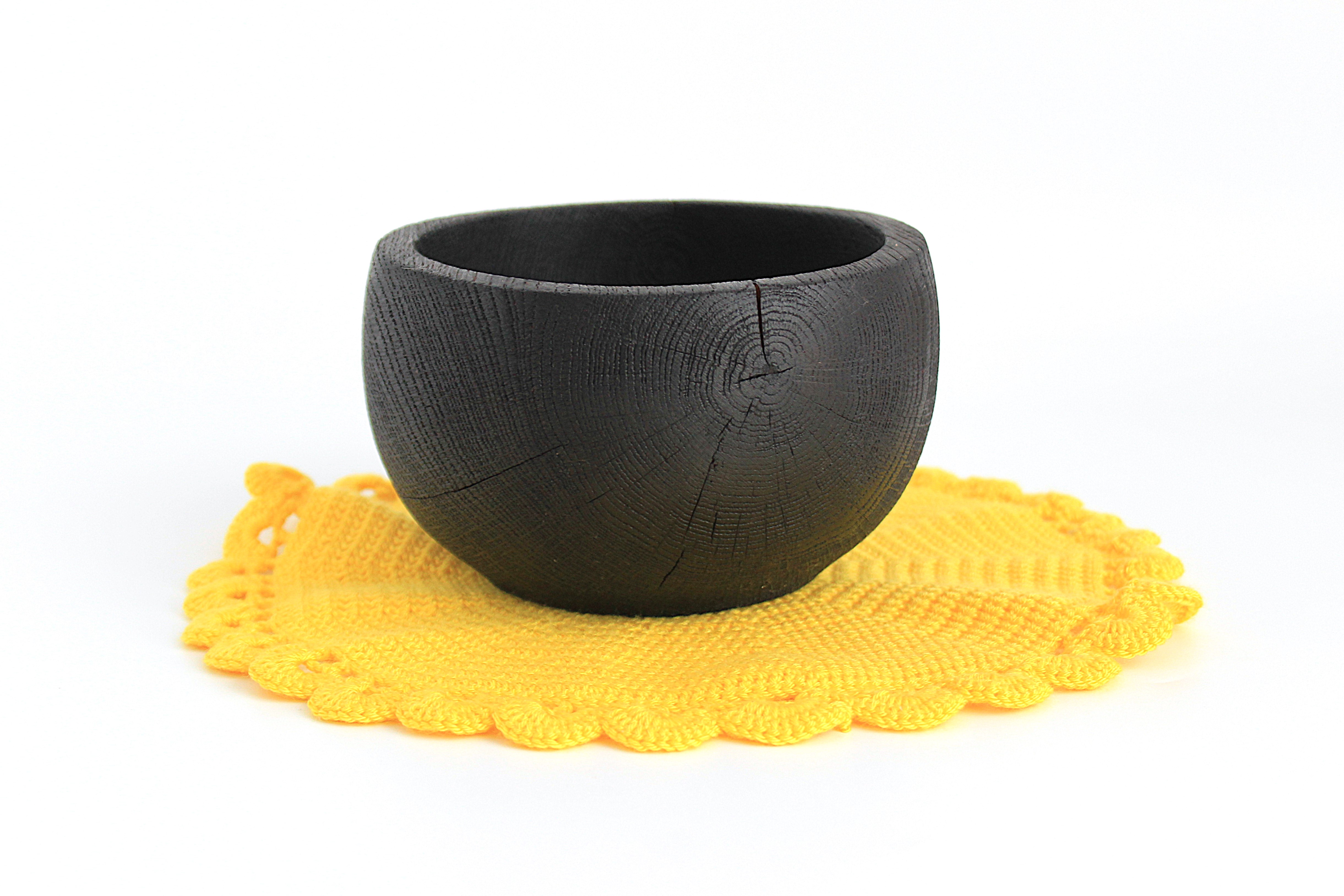 Миска з дуба для подачі страв