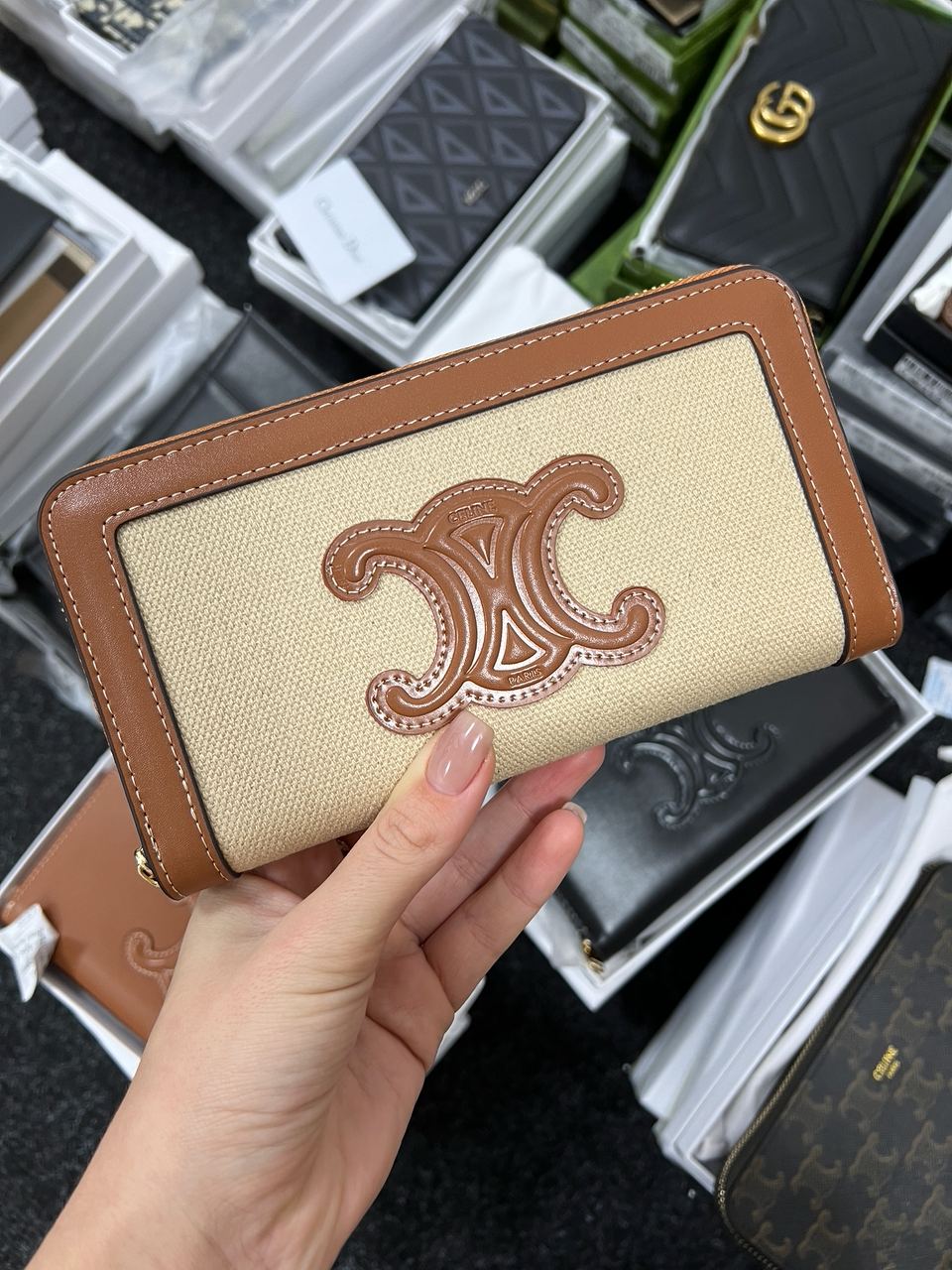 Celine Zipped Wallet Cuir Triomphe in Textile and Calfskin Natural/Tan