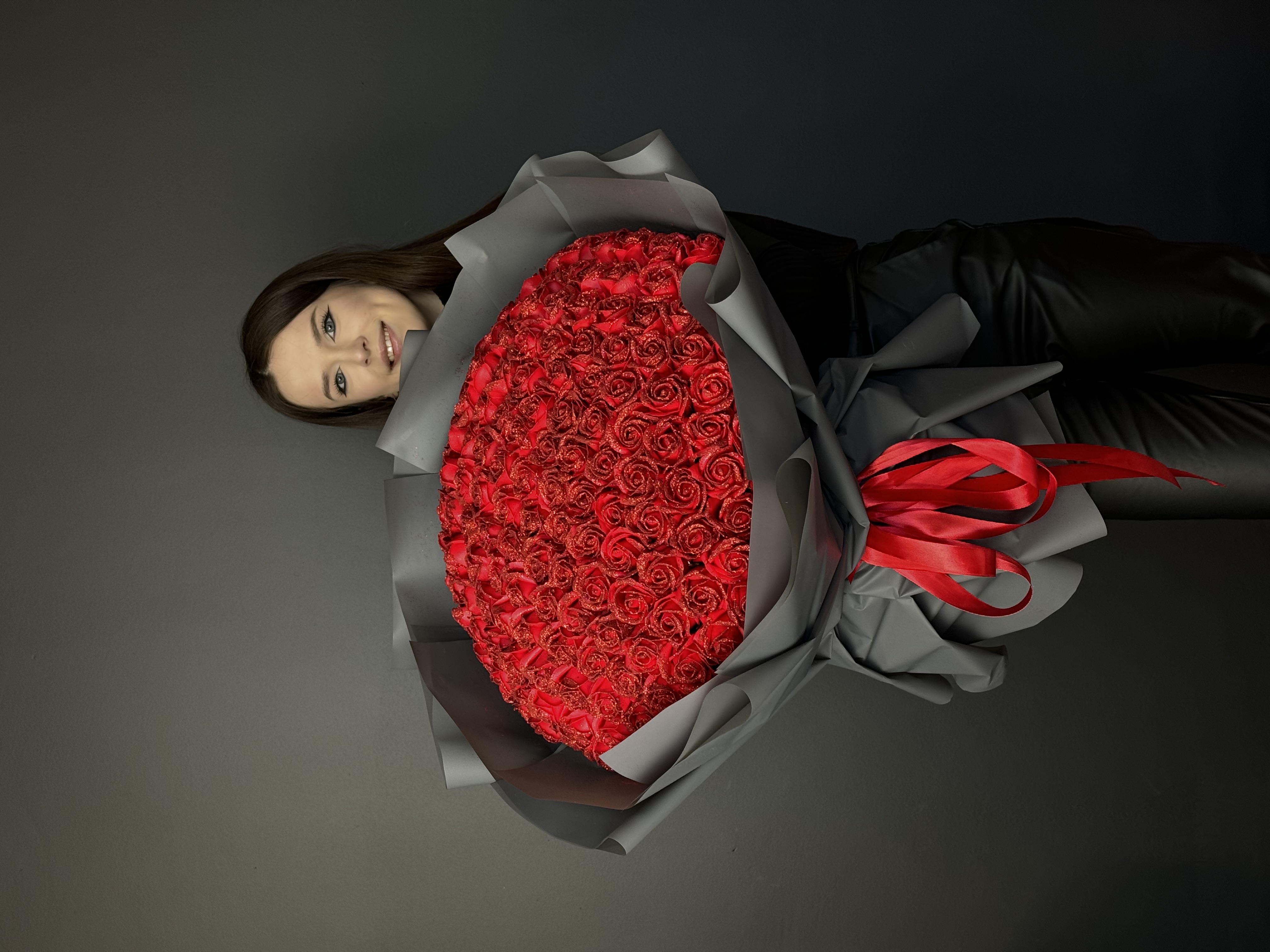 Червоний букет на 151 троянду з блискітками❤️✨