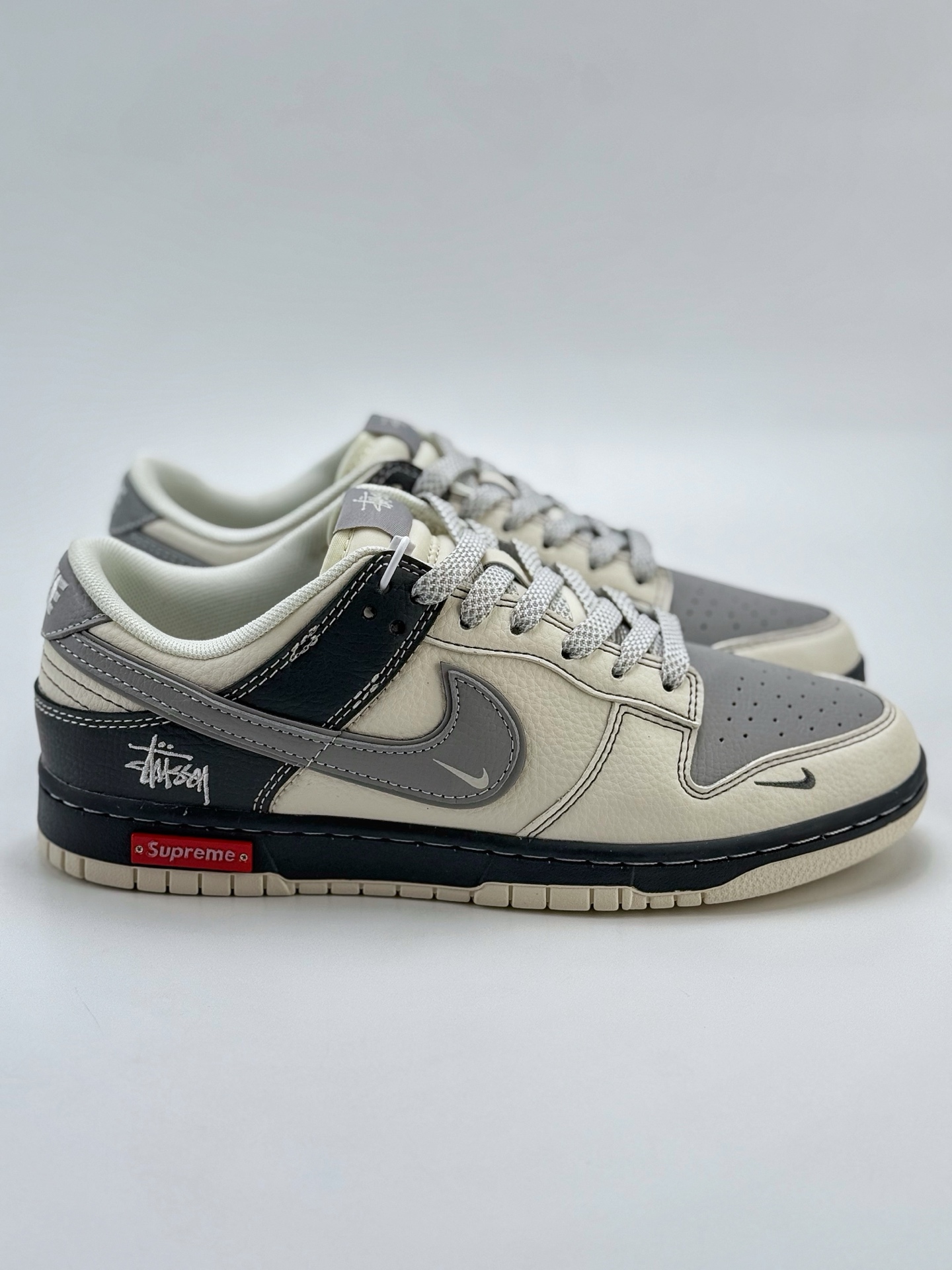 Nike SB Dunk Low x Supreme x HD2258-223